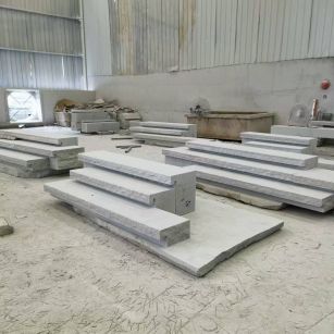 梅州 整石台阶（大面火烧+侧面自然面），出货前厂内拼装