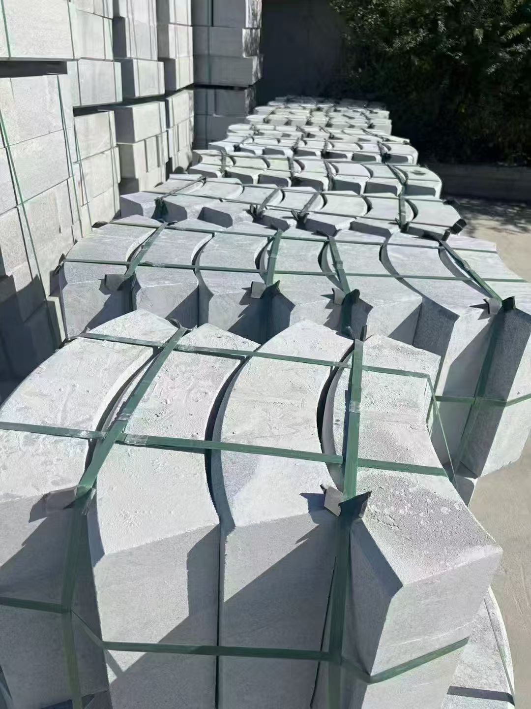 梅州 芝麻灰弧形路沿石