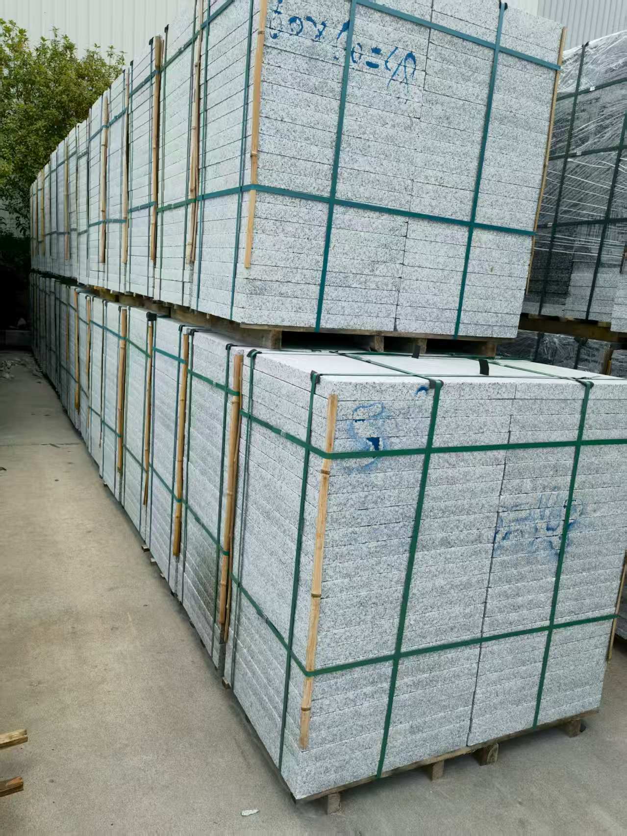 梅州 大花芙蓉白火烧成品，市政园林广场地铺石