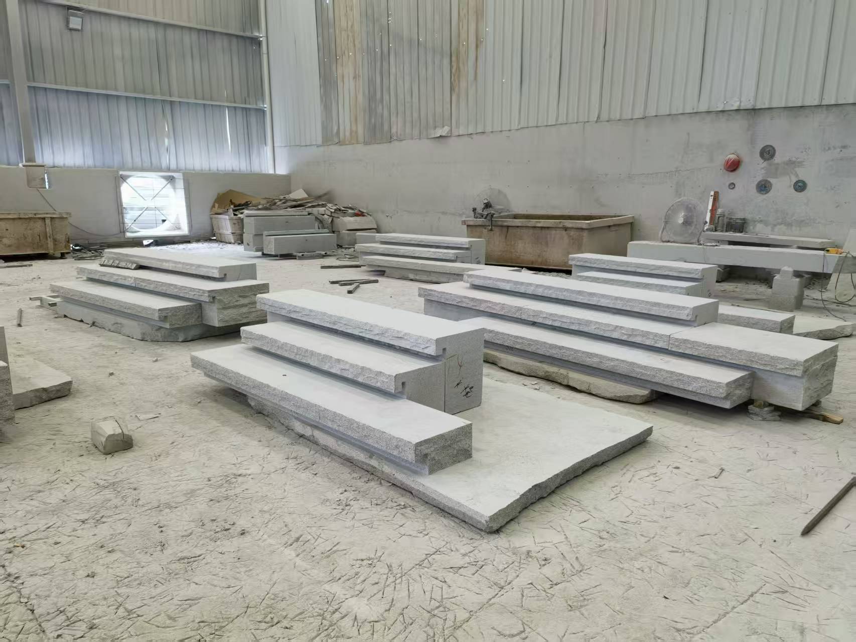 梅州 整石台阶（大面火烧+侧面自然面），出货前厂内拼装