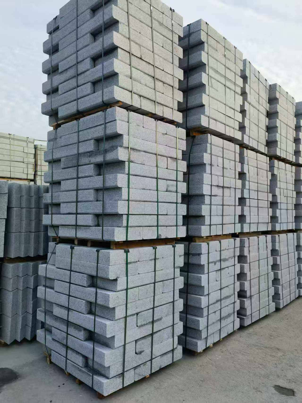 梅州 路沿石（路侧石），颜色一致，尺寸标准