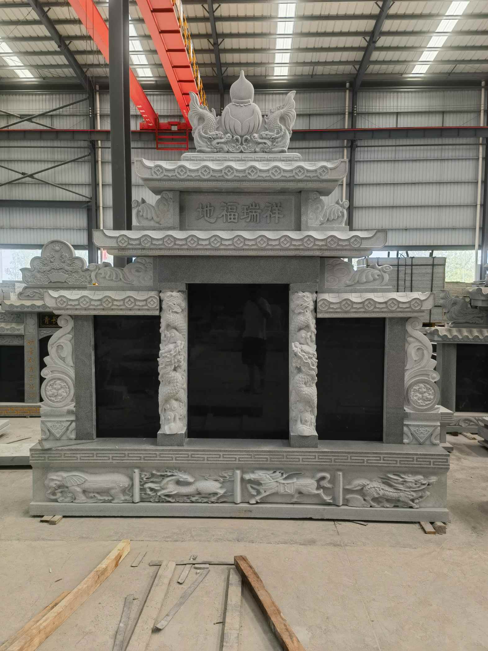 梅州 芝麻灰高档墓碑、土墓，一套也支持定做