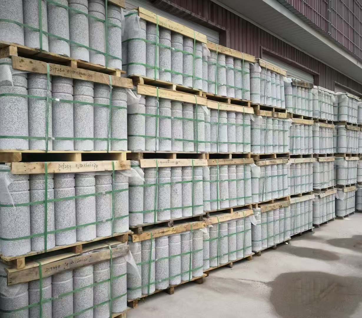 梅州 芝麻白挡车柱、阻车桩、隔离柱