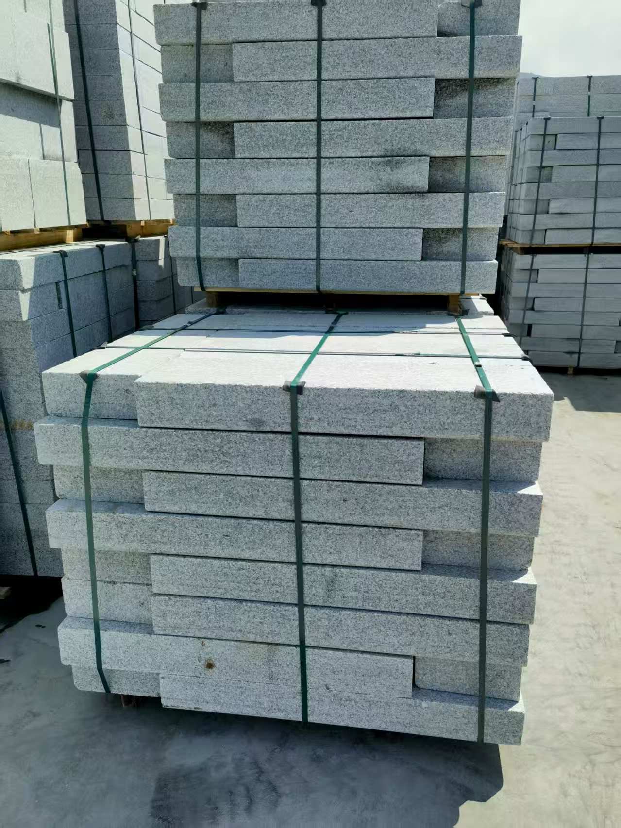 梅州 芙蓉白花岗岩路沿石、平石尺寸标准，色泽均匀