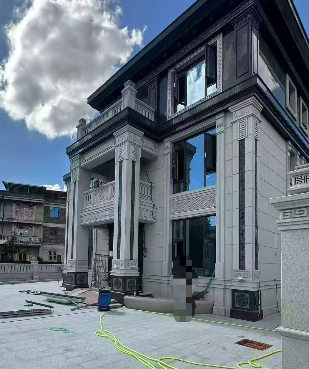 梅州 别墅干挂，芝麻白与芝麻黑完美配合