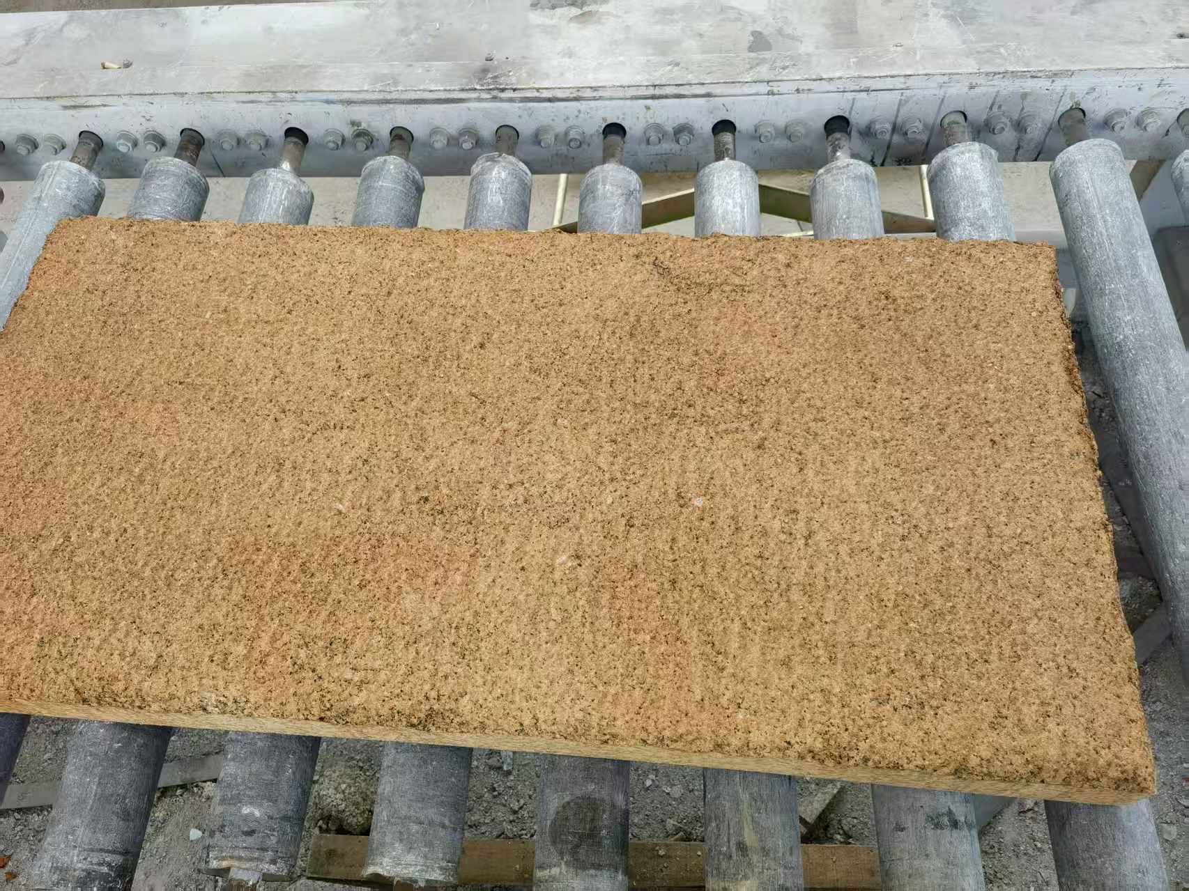 梅州 菠萝面老石板，做旧仿古石，流水线生产加工