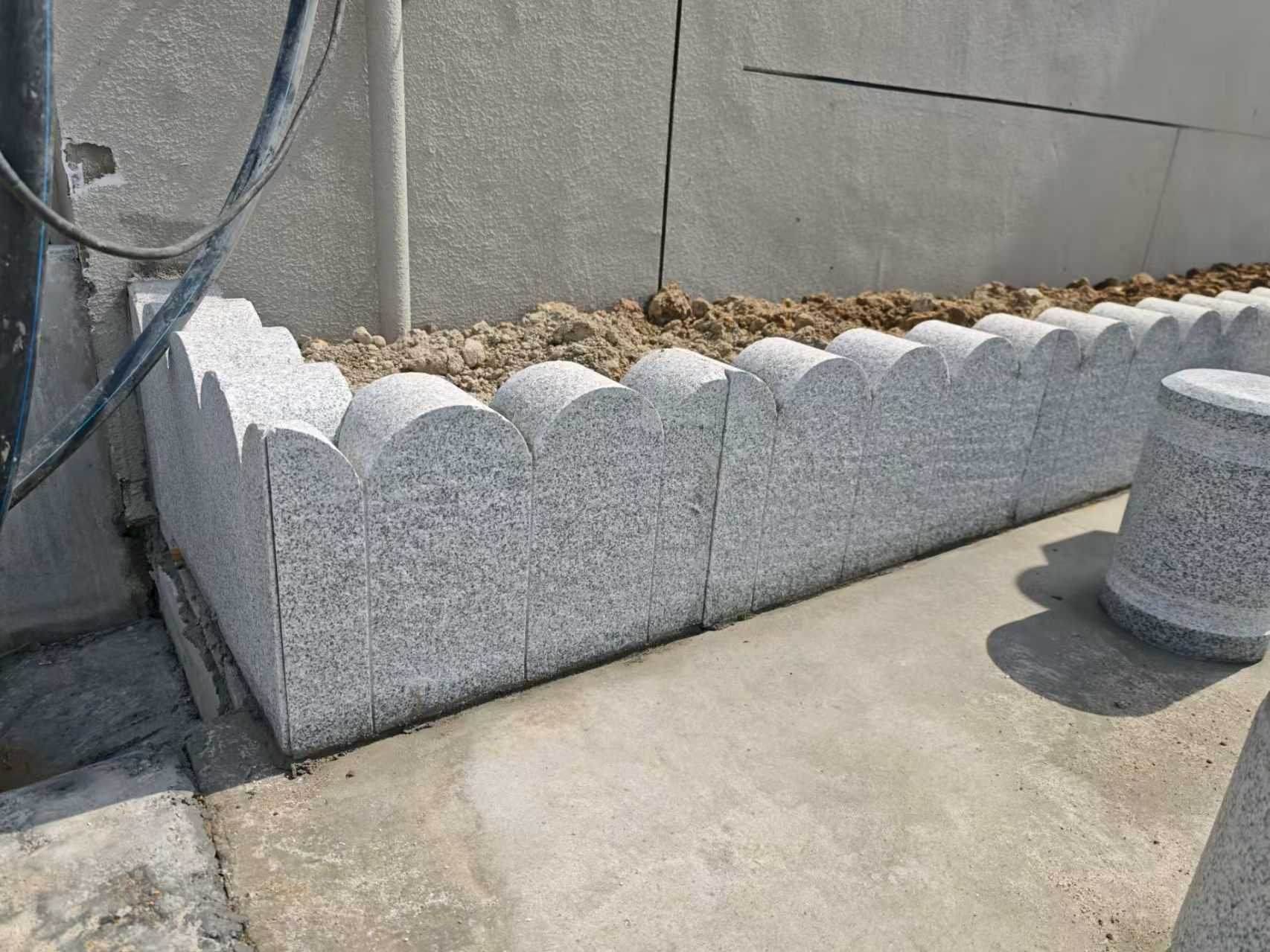 梅州 芝麻白花岗岩花边石铺装效果图