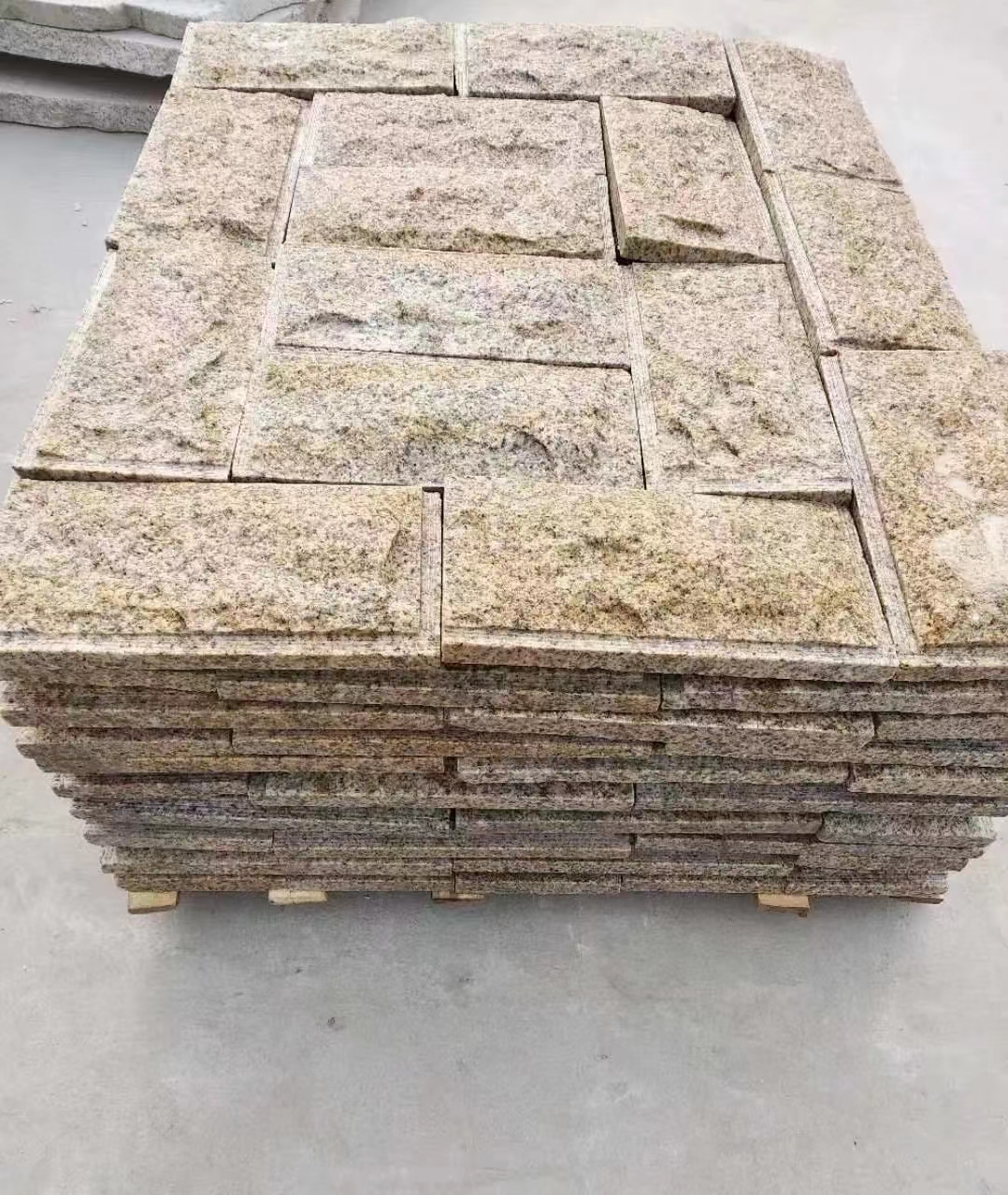 梅州黄锈石蘑菇石