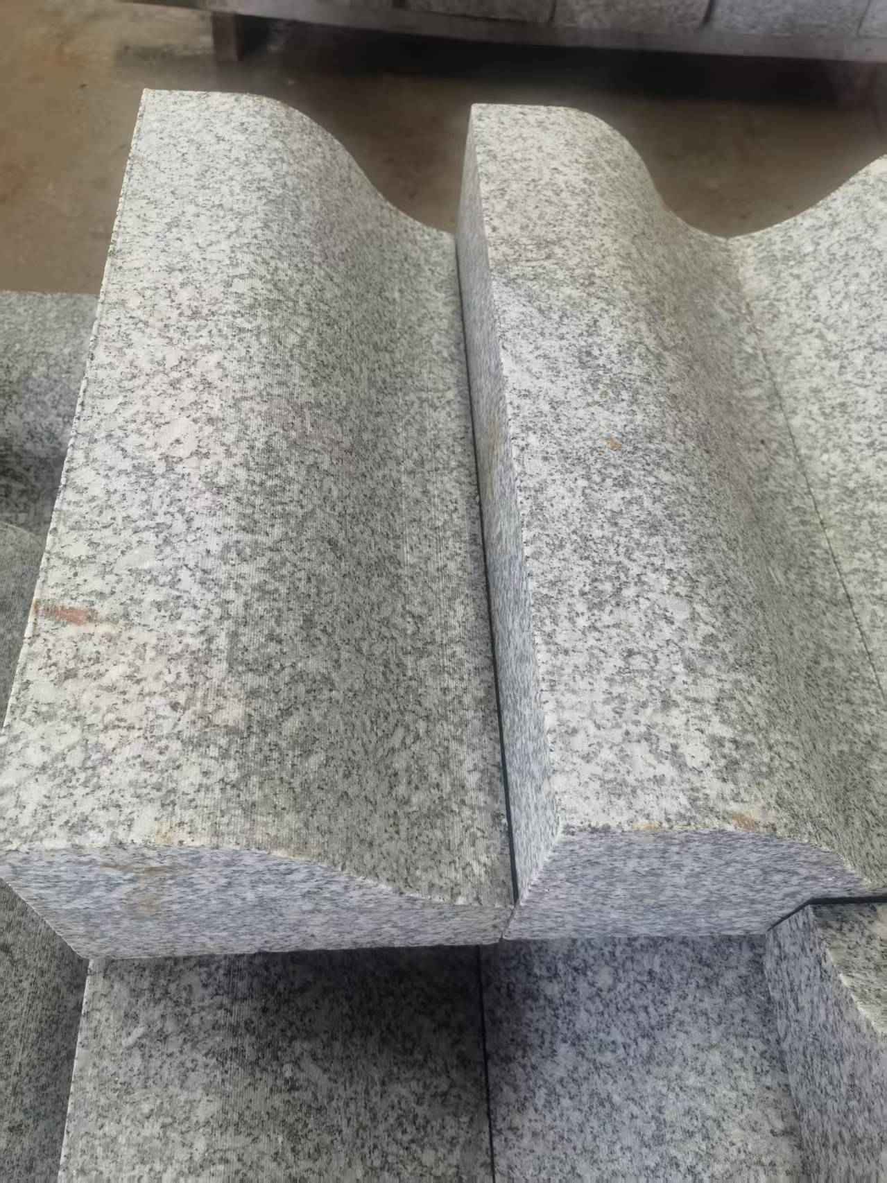 梅州芙蓉白S型拉丝面路沿石