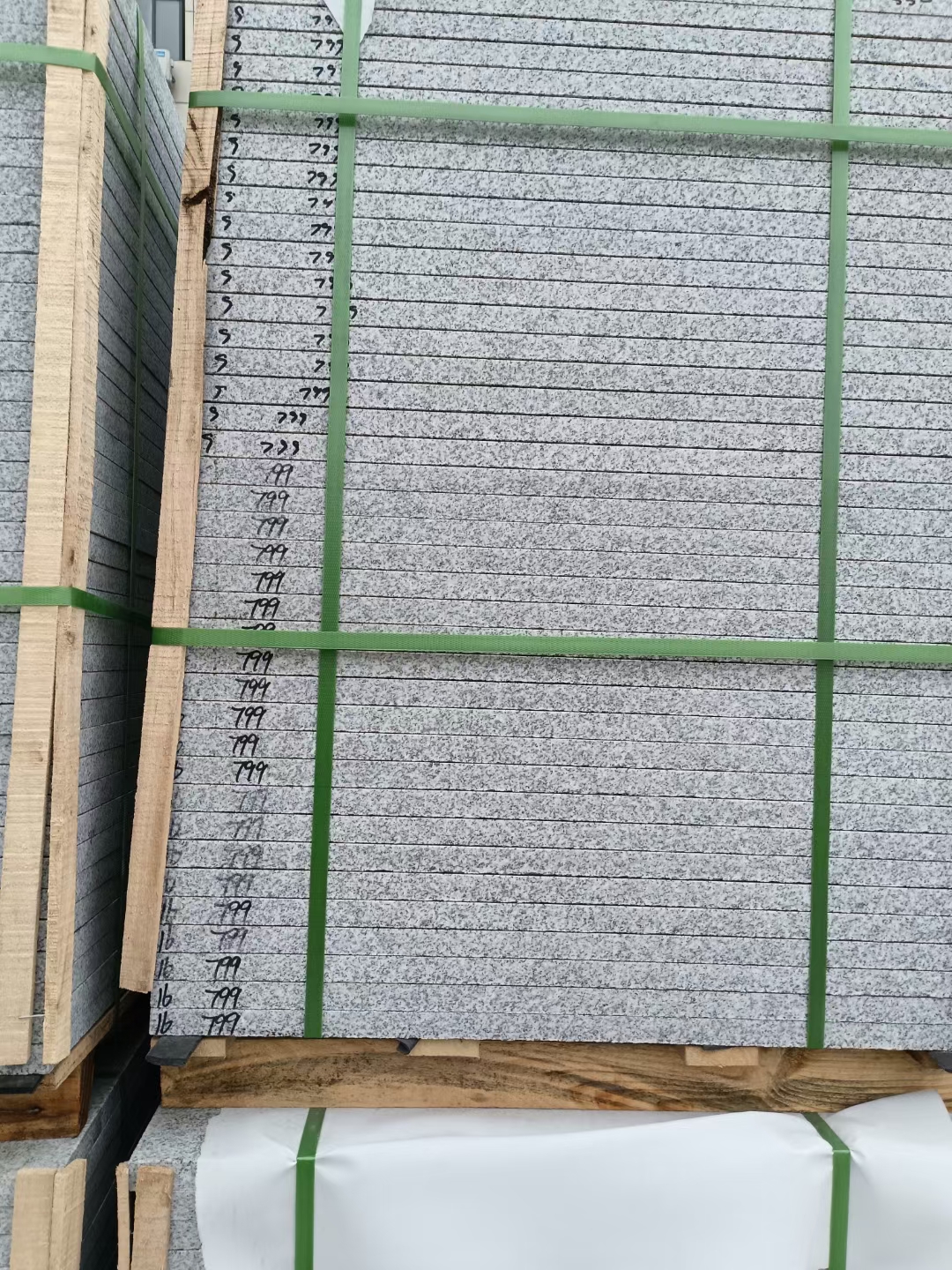 梅州 芝麻白石材地铺做法